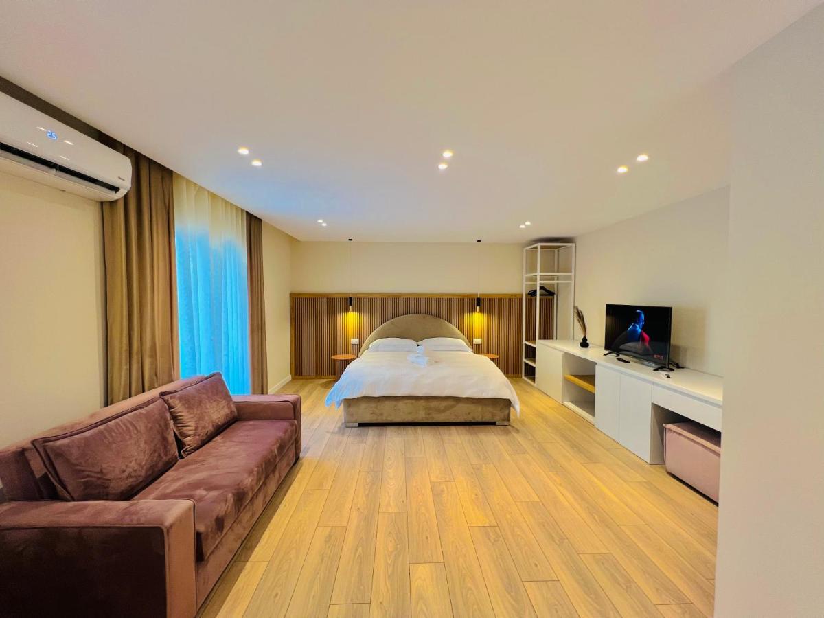 Center Hideaway